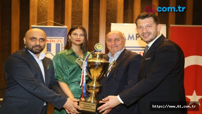 Beşikdüzüspor Şampiyonluk Kupasını İstanbul’da Kaldırdı